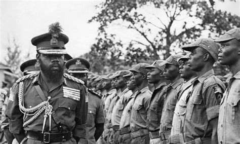 De Biafraanse Oorlog: Een Tragisch Hoofdstuk in de Nigerische Geschiedenis, Getekend Door het Leiderschap van Chukwuemeka Odumegwu Ojukwu